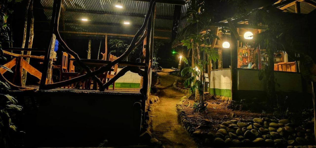 Jungle Roots Hotel Тена Екстериор снимка