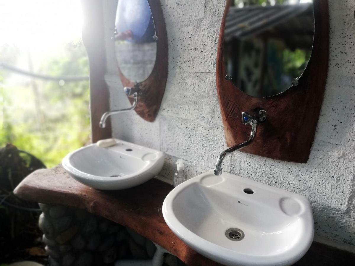 Jungle Roots Hotel Тена Екстериор снимка